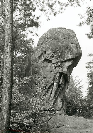 Brama skalna z progiem wodospadu Zaskalnik