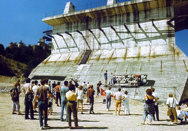 Na granicy Pieniskiego PN - protest organizacji ekolgicznych przeciw budowie zapory w Czorsztynie na pocz. lat 90.