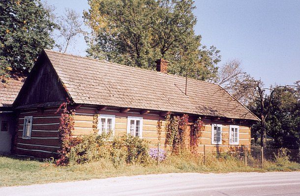 Typowy wiejski ogrdek przed domem