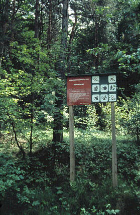 Tablica informacyjna przy granicy rezerwatu ''Michaowiec"