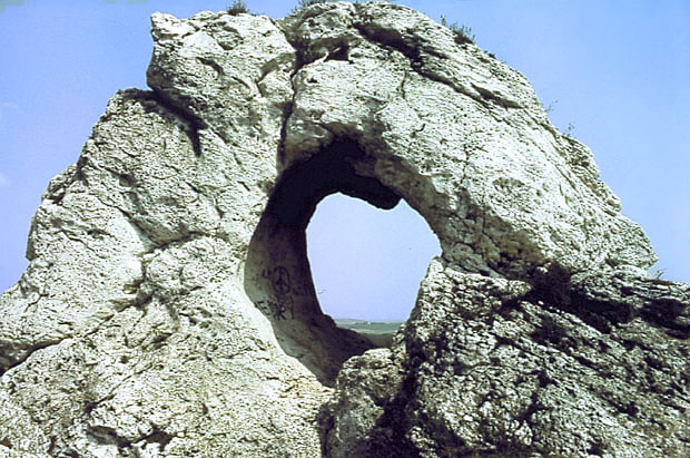 Synne okno w ostacu "Okiennik Wielki"