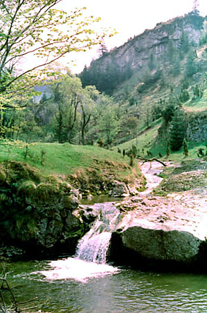 Wodospad na skalnym progu