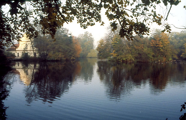 Staw w Zwierzycu z kocioem ''na wodzie''