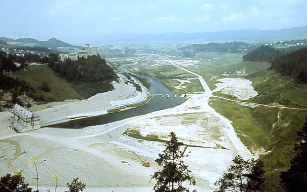 Budowa zbiornika czorsztyskiego bezpowrotnie zniszczya szczeglnie cenny i pikny teren