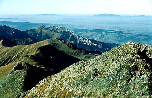 Widok ze winicy na Giewont i Babi Gr