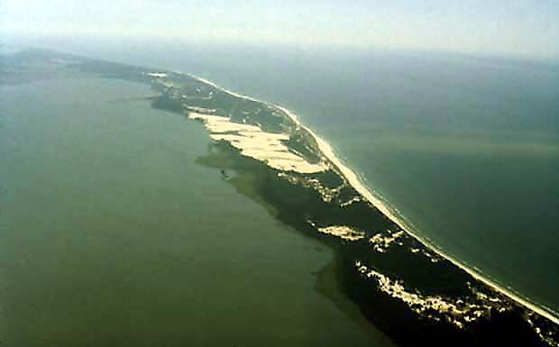 Sowiski PN - mierzeja ebska (po lewej - jez. ebsko, po prawej - morze)