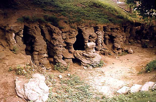 Jaskinia w Mechowie - widok z zewntrz