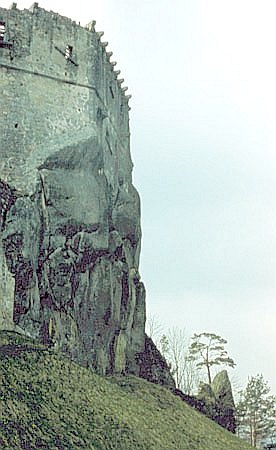 Mury zamku ''Kamieniec''