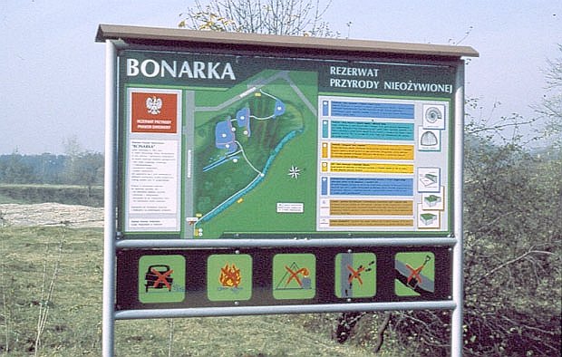 Tablica informacyjna przy wejciu na ciek dydaktyczn